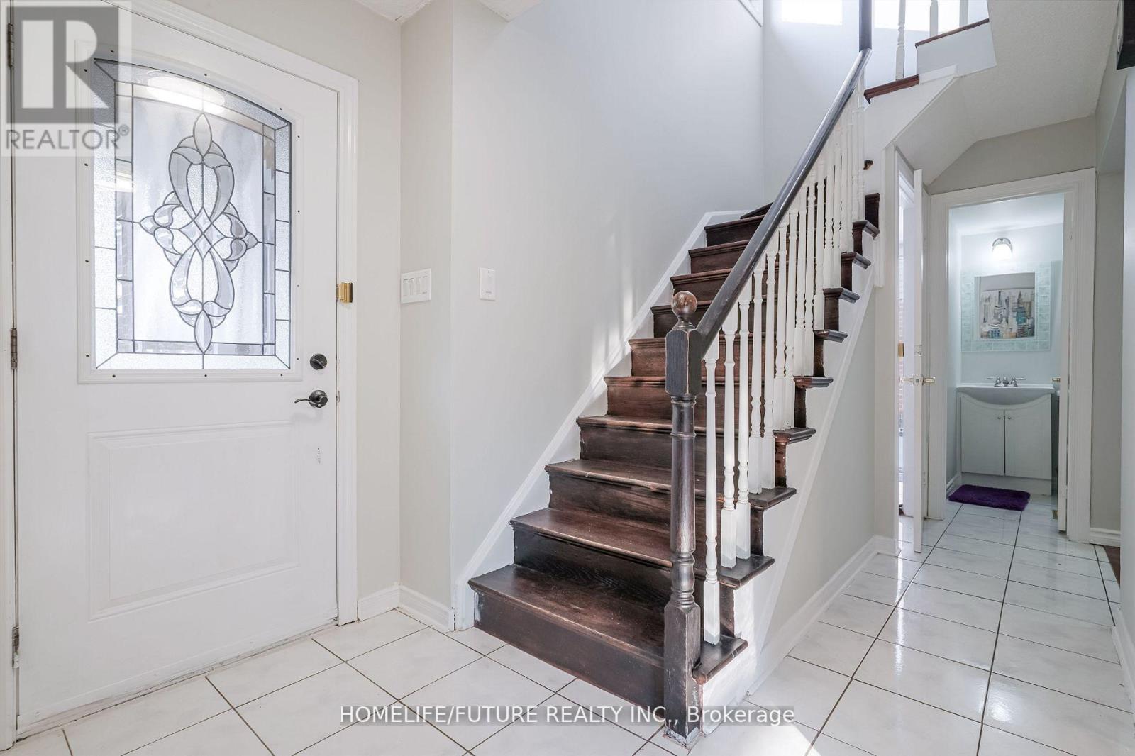 Main & 2nd Flr - 47 Carisbrooke Square, Toronto, Ontario  M1B 4M5 - Photo 4 - E13679560