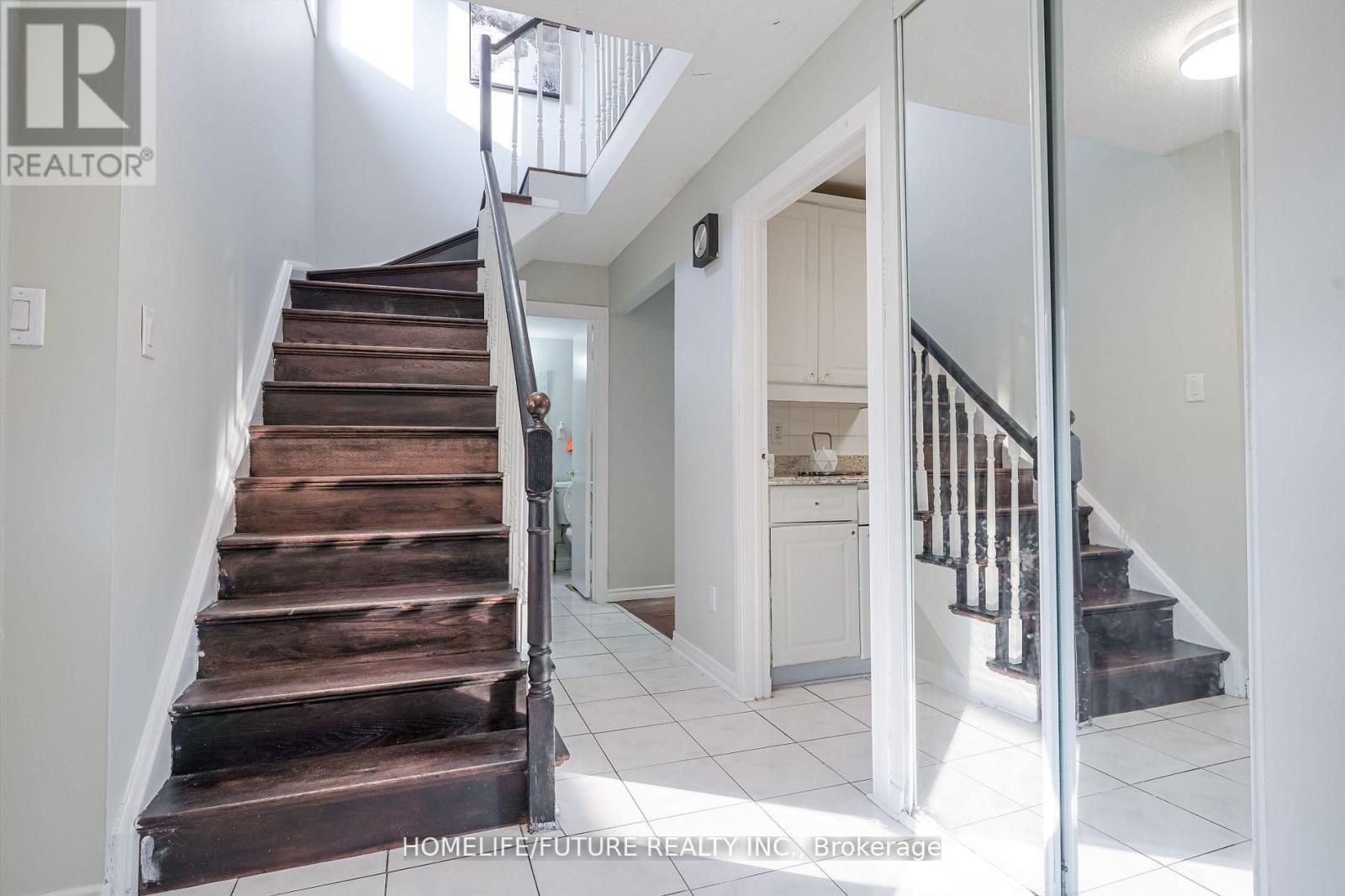 Main & 2nd Flr - 47 Carisbrooke Square, Toronto, Ontario  M1B 4M5 - Photo 5 - E13679560
