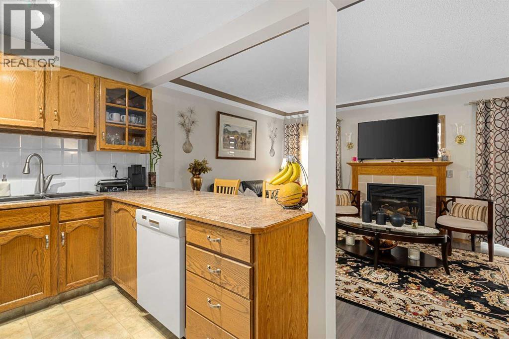 160 Millview Green SW, Calgary, Alberta T2W 3W1 - Photo 7 - A2334284