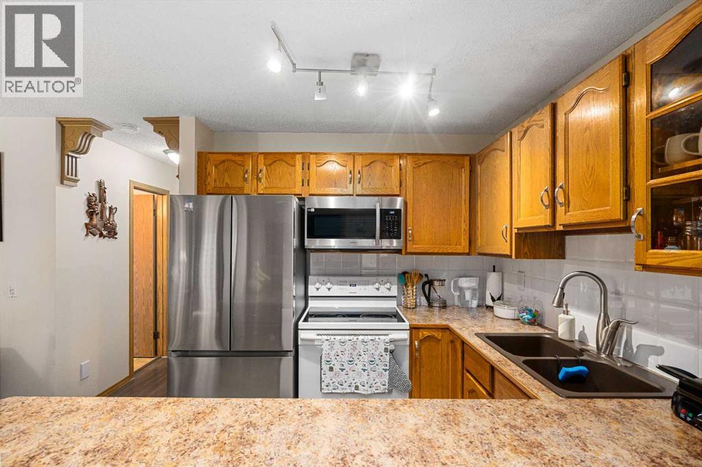 160 Millview Green SW, Calgary, Alberta T2W 3W1 - Photo 6 - A2334284
