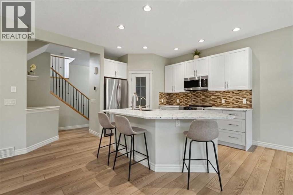 126 Chapman Close SE, Calgary, Alberta  T2X 3V7 - Photo 4 - A2336195