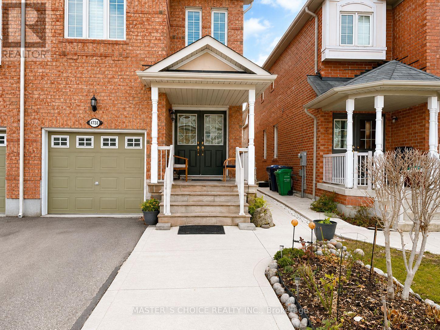 4738 Alana Glen Drive, Mississauga, Ontario  L5C 0C3 - Photo 2 - W13679544