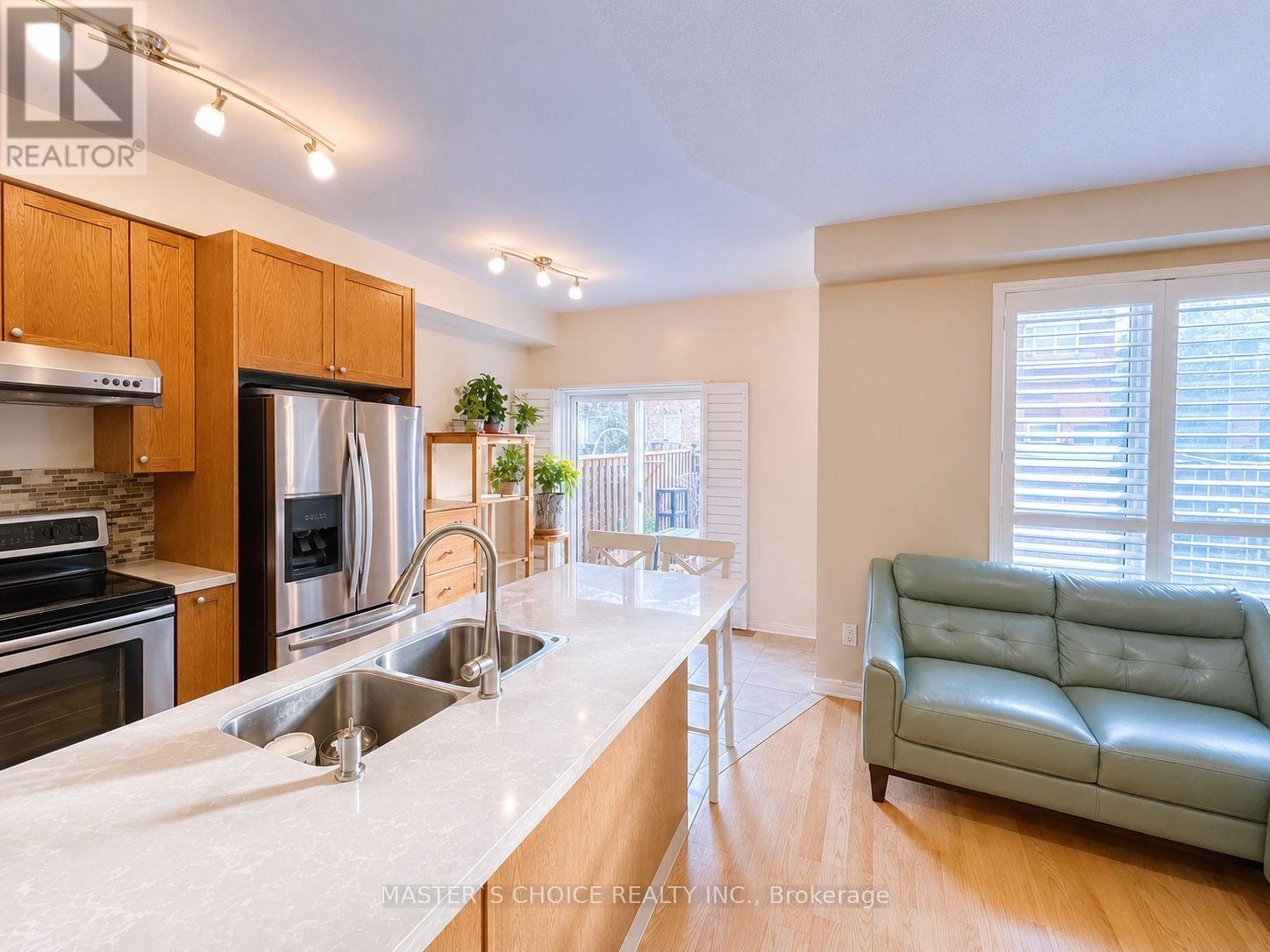 4738 Alana Glen Drive, Mississauga, Ontario  L5C 0C3 - Photo 4 - W13679544