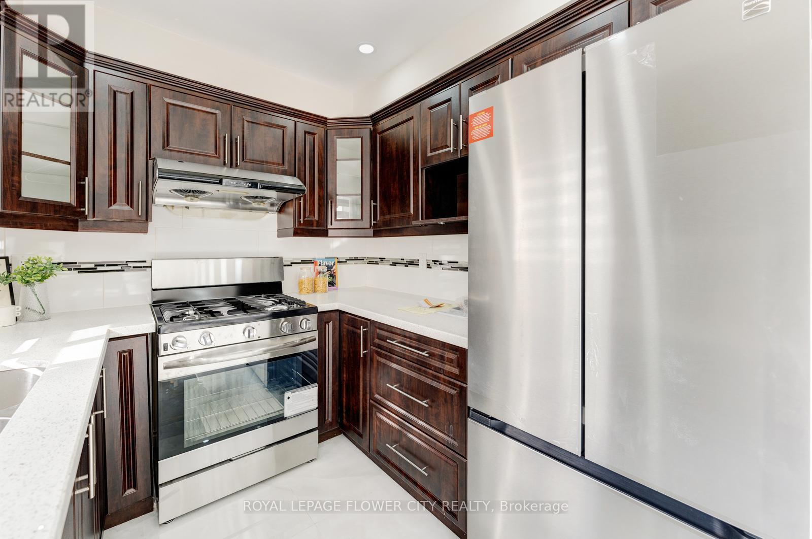 7 Penbridge Circle, Brampton, Ontario  L7A 2P8 - Photo 21 - W13679568