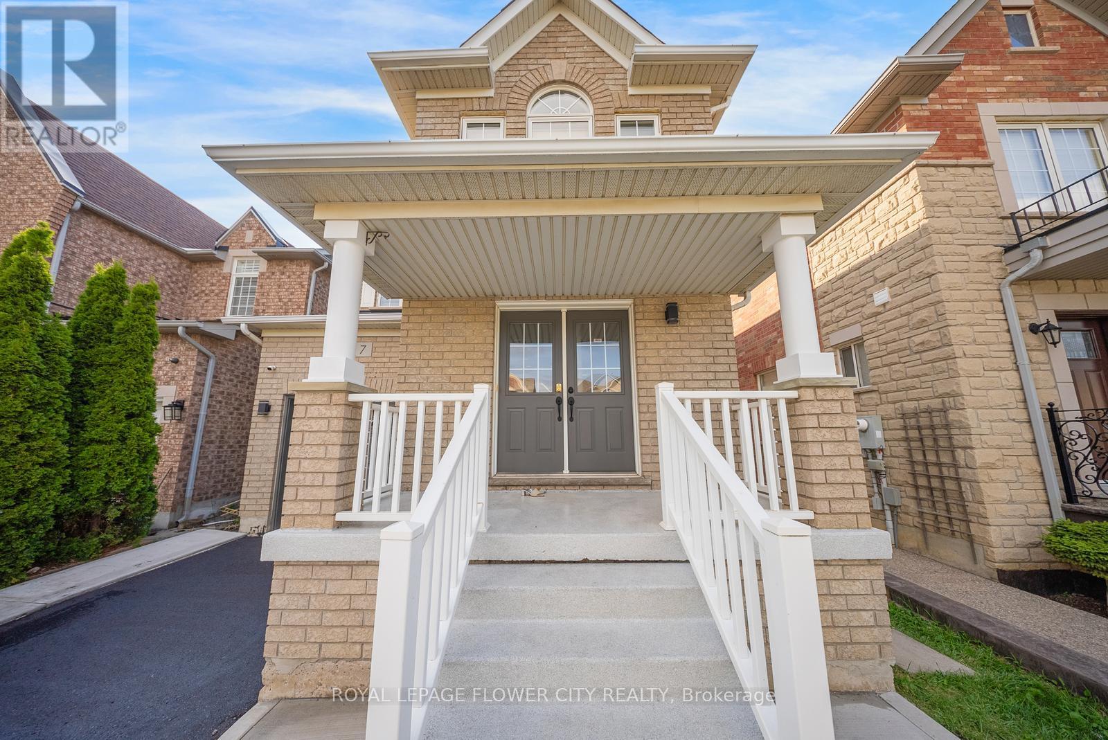 7 Penbridge Circle, Brampton, Ontario  L7A 2P8 - Photo 4 - W13679568