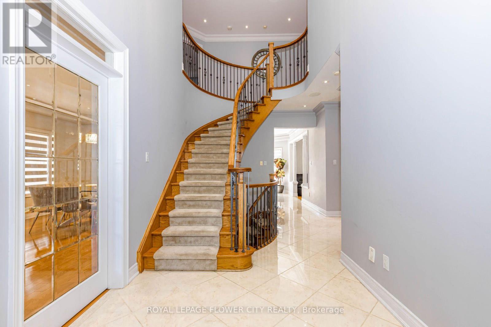 1058 Agram Drive, Oakville, Ontario  L6H 7L6 - Photo 6 - W13679590