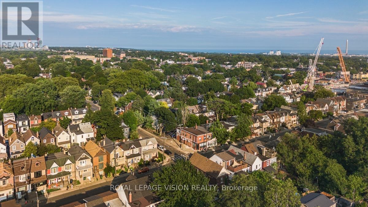 819 PAPE AVENUE, Toronto, Ontario