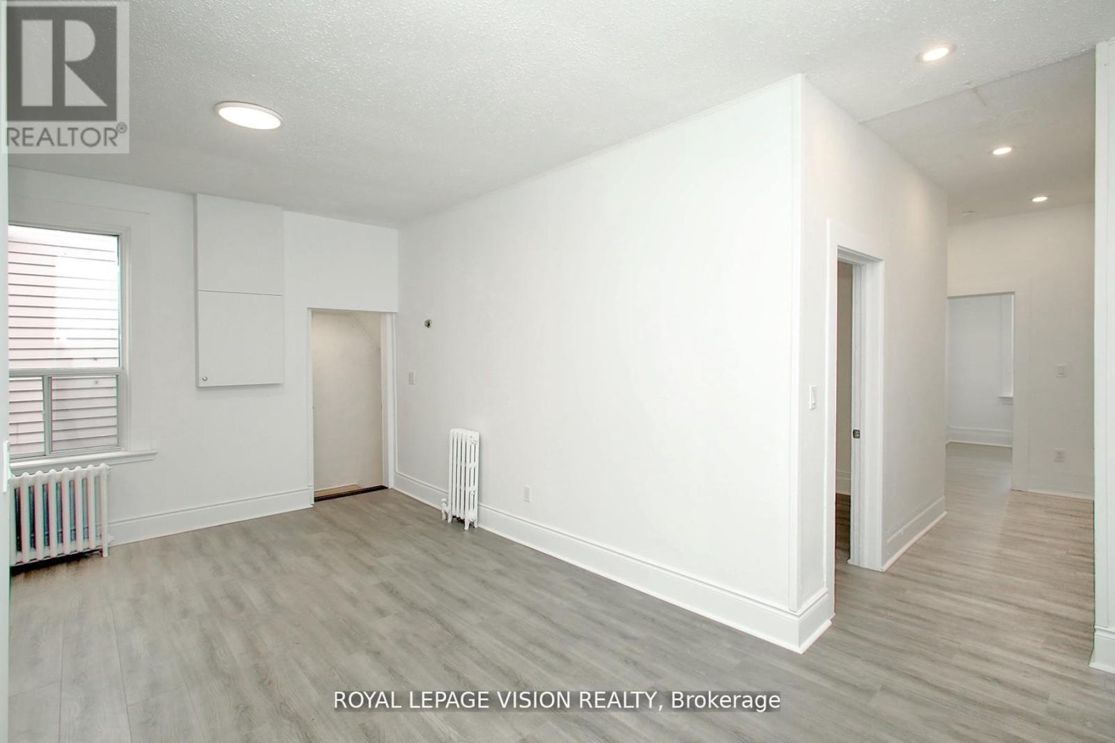 819 Pape Avenue, Toronto, Ontario  M4K 3V1 - Photo 20 - E13500406