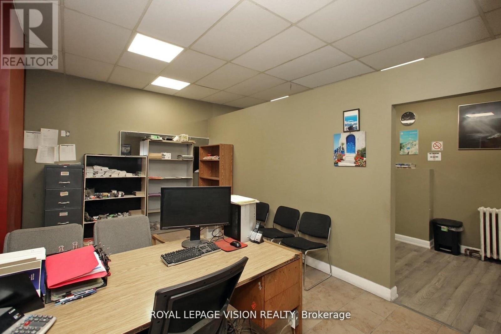 819 Pape Avenue, Toronto, Ontario  M4K 3V1 - Photo 14 - E13500406