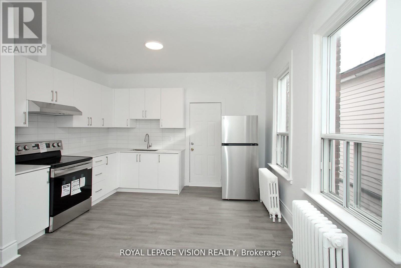 819 Pape Avenue, Toronto, Ontario  M4K 3V1 - Photo 18 - E13500406