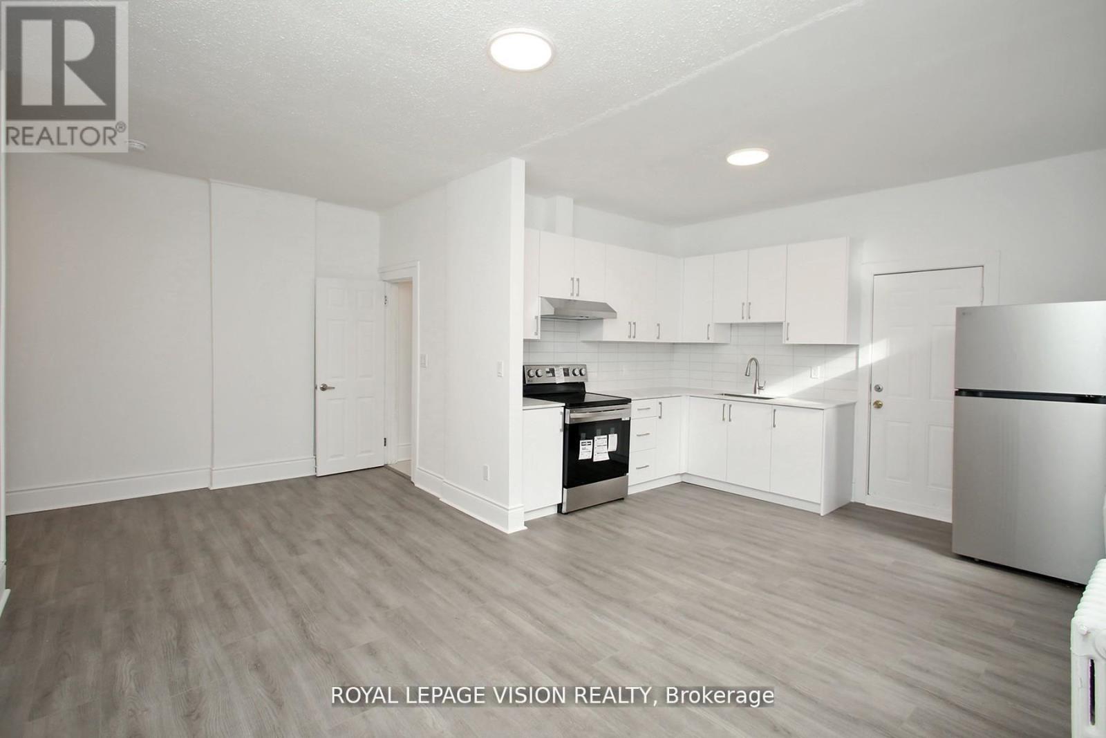 819 Pape Avenue, Toronto, Ontario  M4K 3V1 - Photo 25 - E13500406