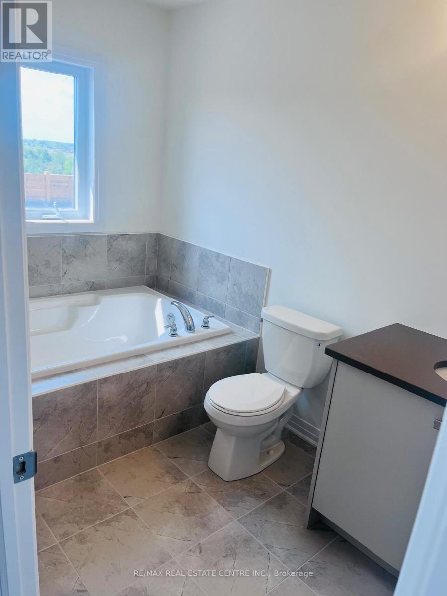 331 Port Crescent, Welland, Ontario  L3B 0N3 - Photo 6 - X13679548