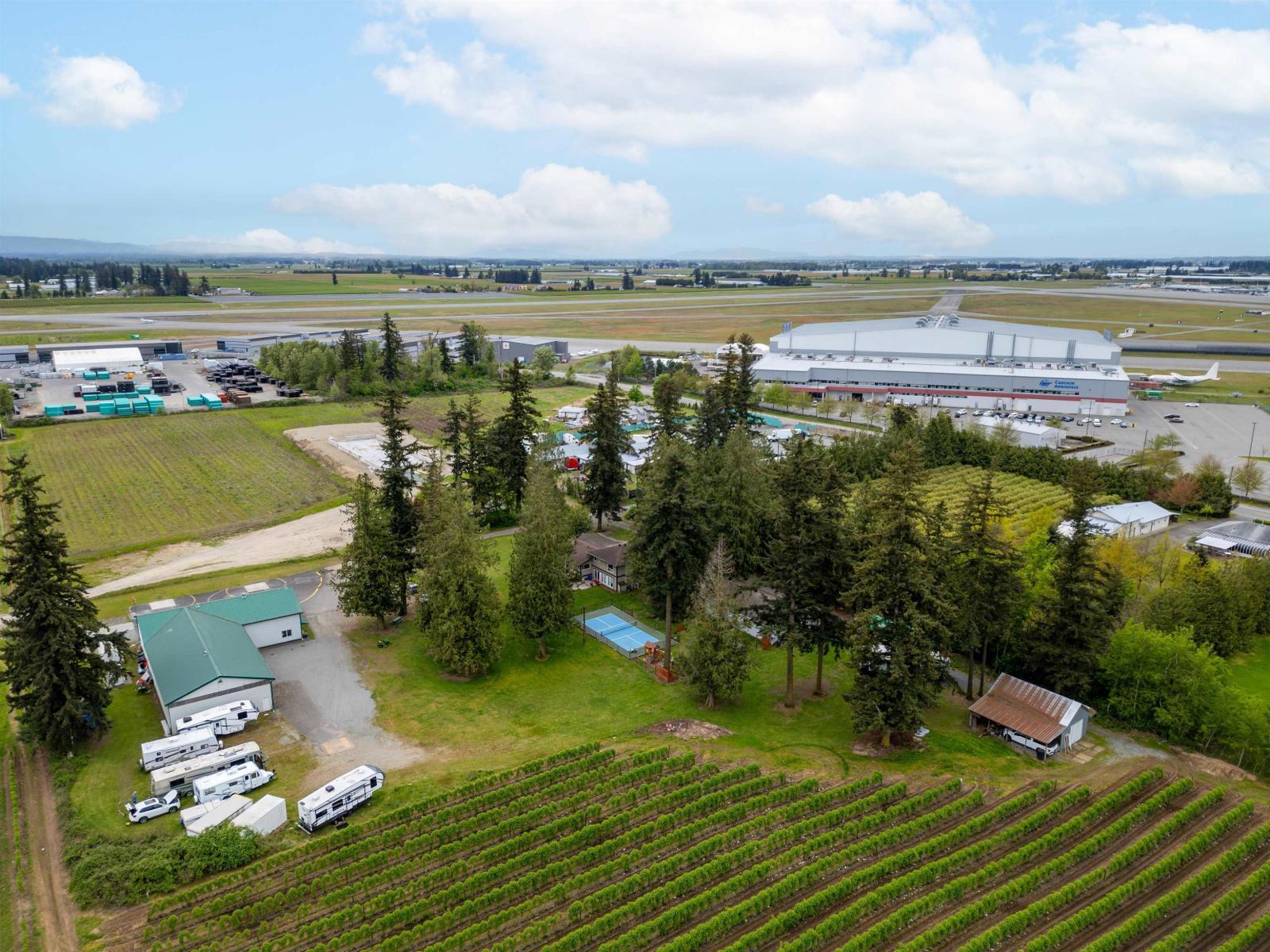 1404 Townline Road, Abbotsford, British Columbia  V2T 6E1 - Photo 2 - R3123054