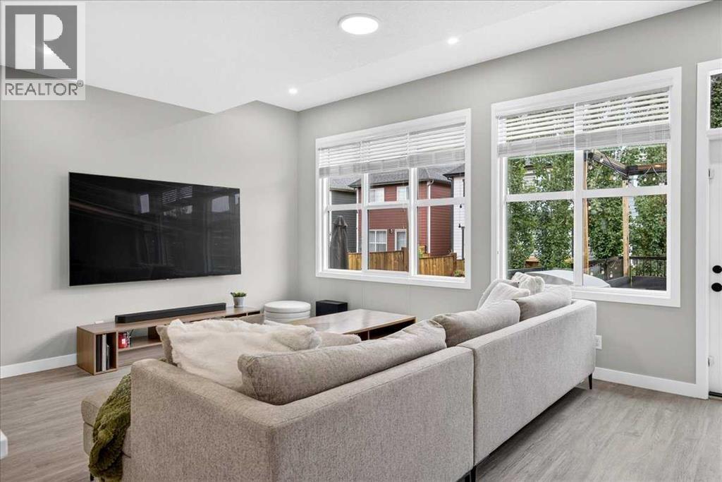 154 Masters Row Se, Calgary, Alberta  T3M 2R9 - Photo 4 - A2337267
