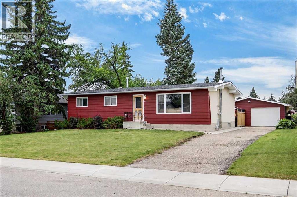 661 12 Avenue, Carstairs, Alberta