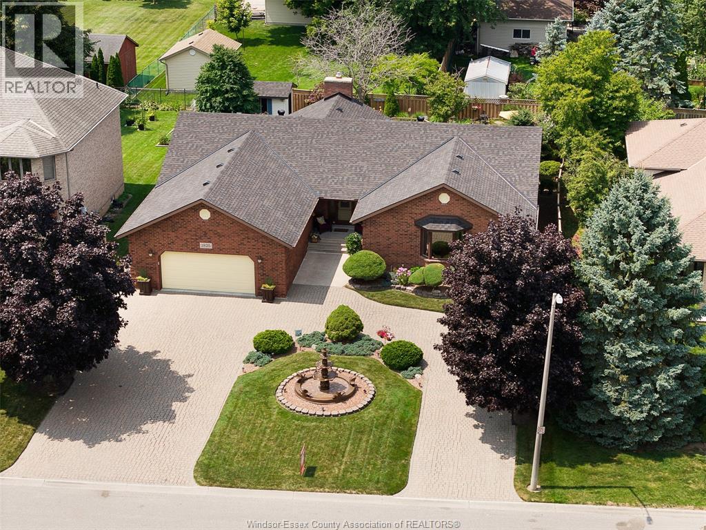 1825 Hebert Street, Tecumseh, Ontario  N8N 4G4 - Photo 2 - 26019910
