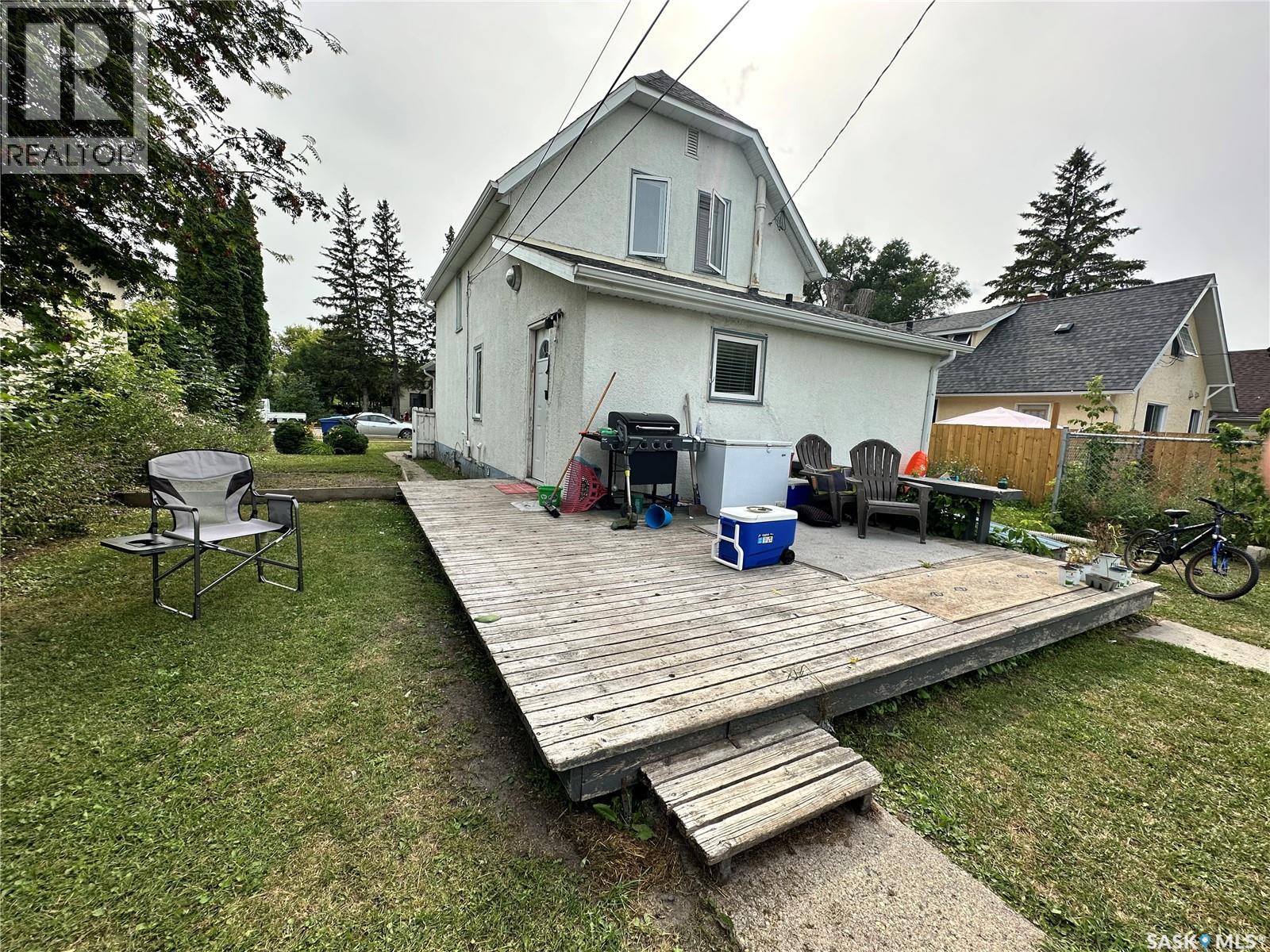 118 5th Avenue W, Melville, Saskatchewan  S0A 2P0 - Photo 2 - SK045701