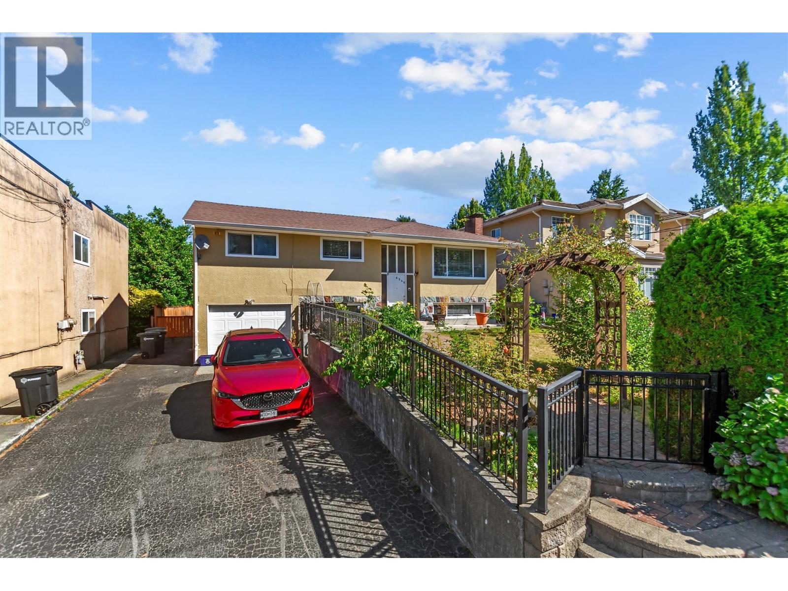 6949 Halifax Street, Burnaby, British Columbia  V5B 2R3 - Photo 2 - R3155975