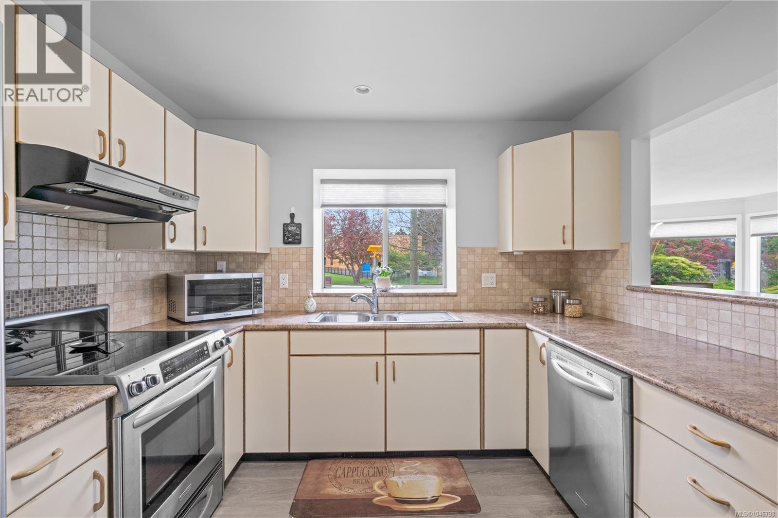101 10431 Resthaven Dr, Sidney, British Columbia  V8L 3H6 - Photo 16 - 1046798