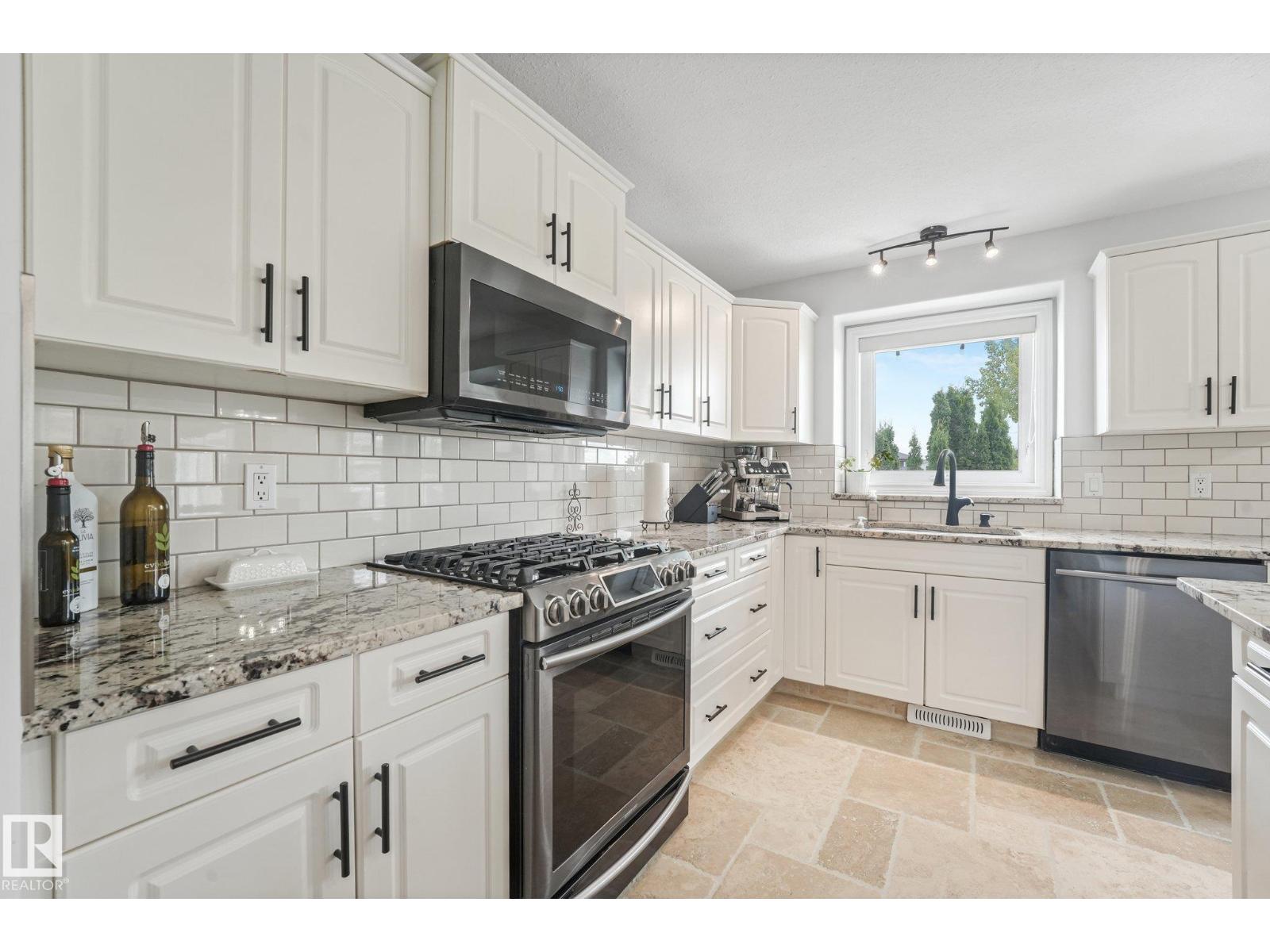 1117 Klarvatten Cove Cv NW, Edmonton, Alberta  T5Z 3N3 - Photo 13 - E4503973