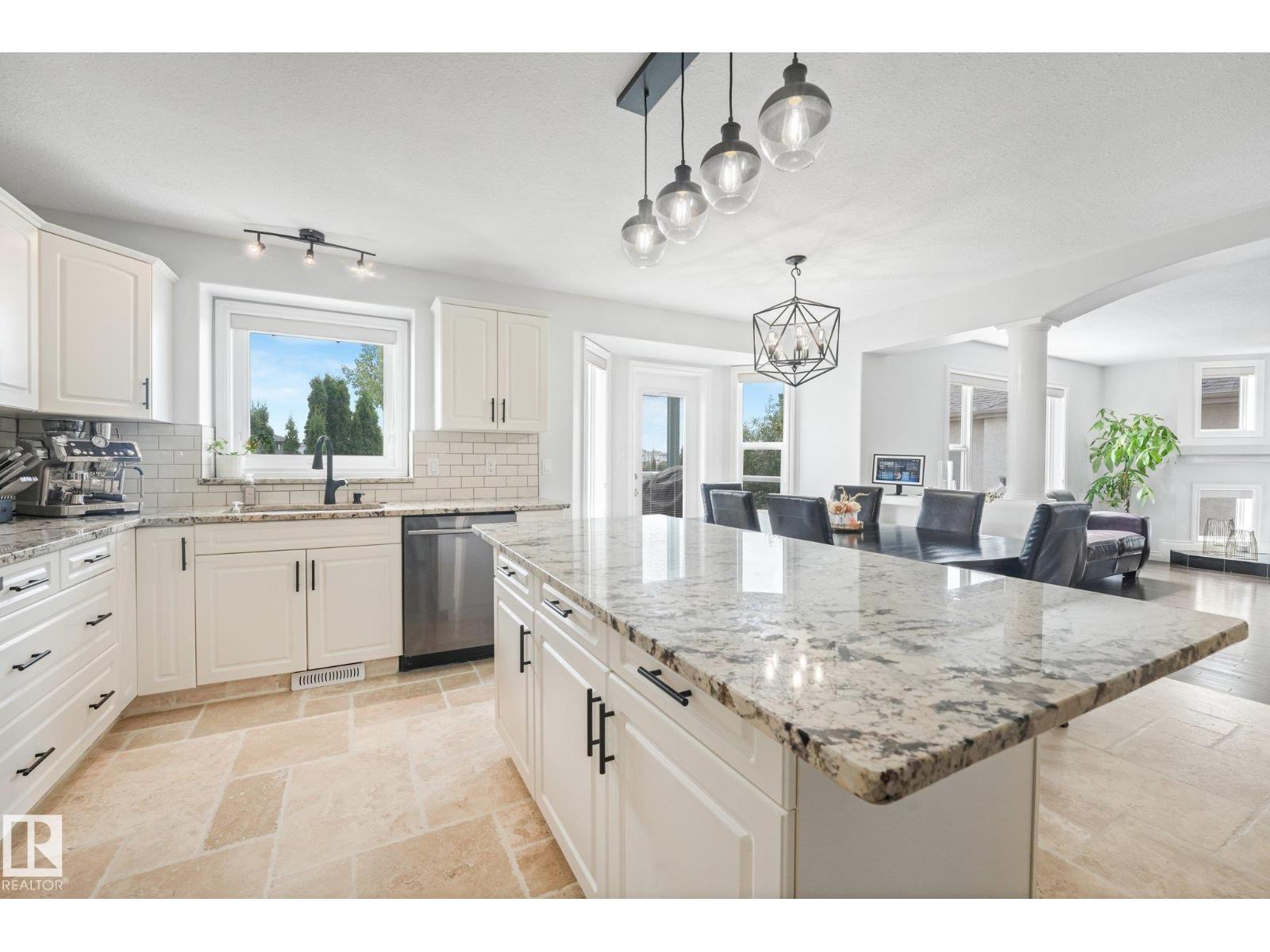 1117 Klarvatten Cove Cv NW, Edmonton, Alberta  T5Z 3N3 - Photo 12 - E4503973