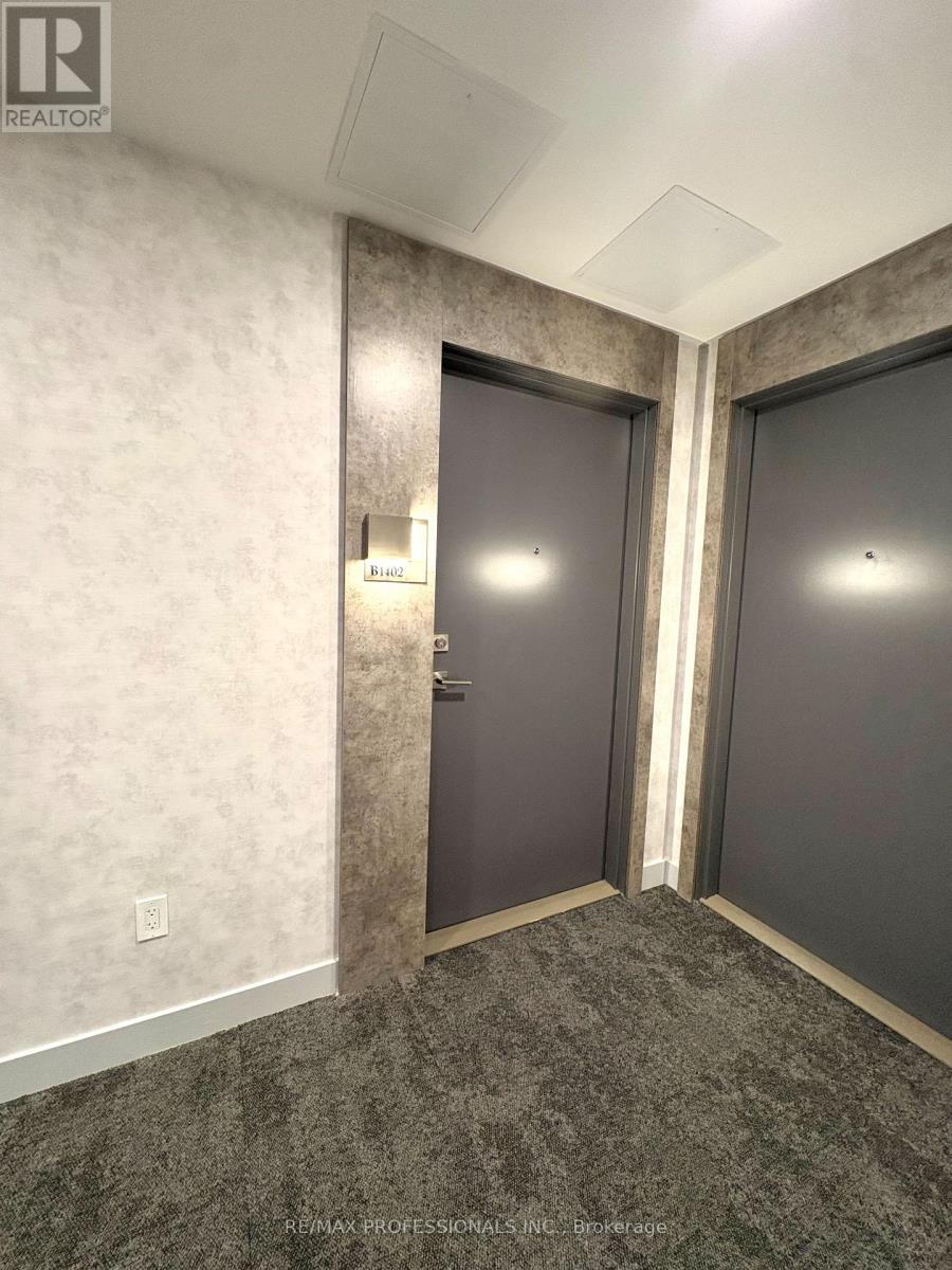 B1402 - 705 Davis Drive, Newmarket, Ontario  L3Y 2R2 - Photo 4 - N13679490