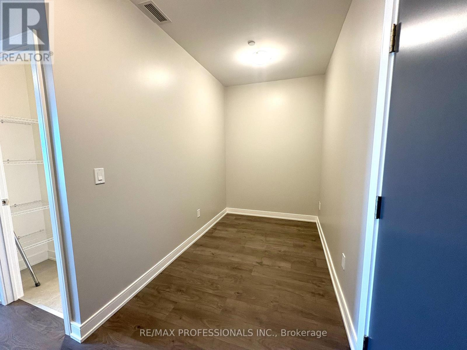 B1402 - 705 Davis Drive, Newmarket, Ontario  L3Y 2R2 - Photo 6 - N13679490