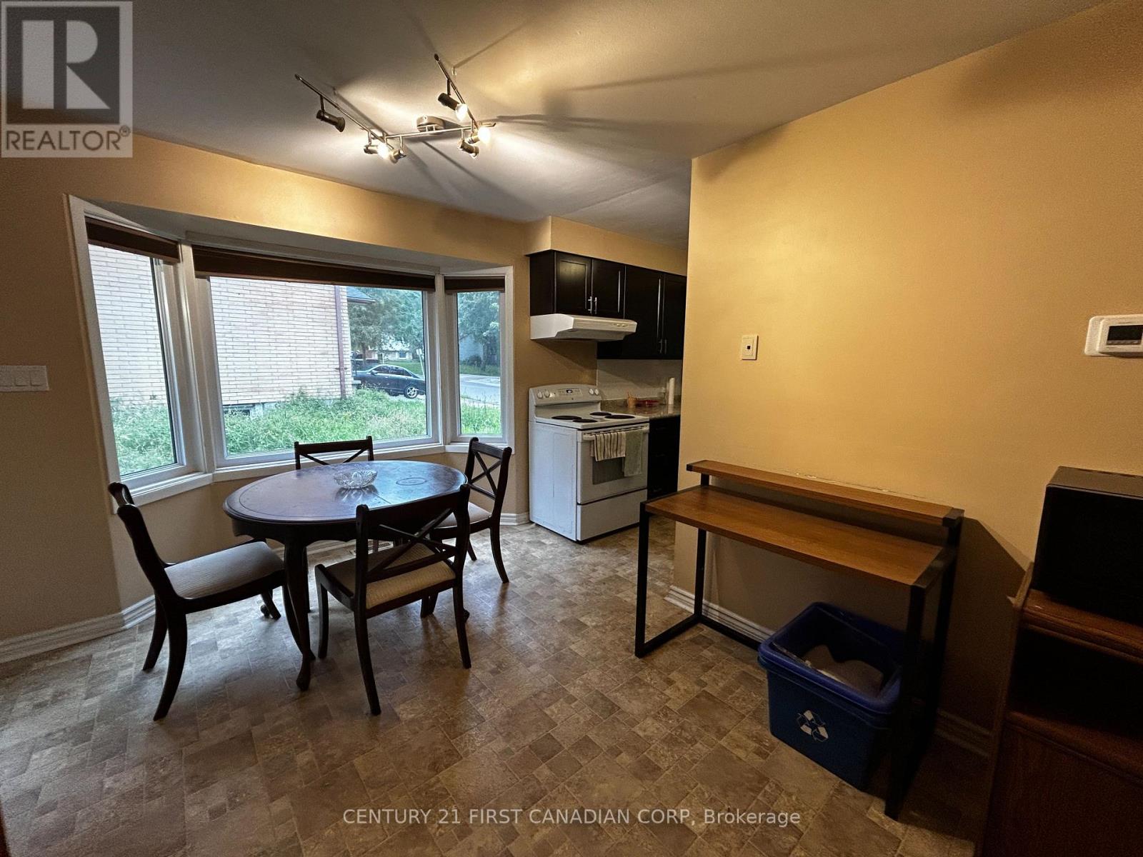 Room 2 - 460 Castlegrove Boulevard, London North, Ontario  N6G 1K8 - Photo 4 - X13679686