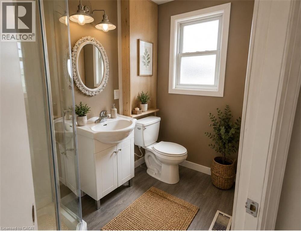 274 East 38th Street, Hamilton, Ontario  L8V 4G3 - Photo 6 - 40850602