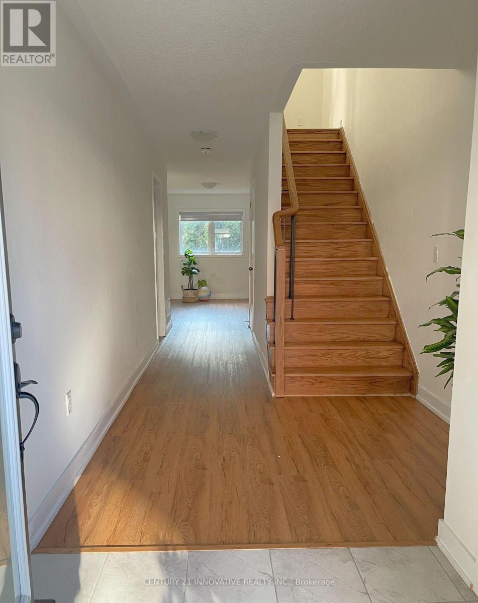 912 Kicking Horse Path, Oshawa, Ontario  L1J 0B4 - Photo 4 - E13679540