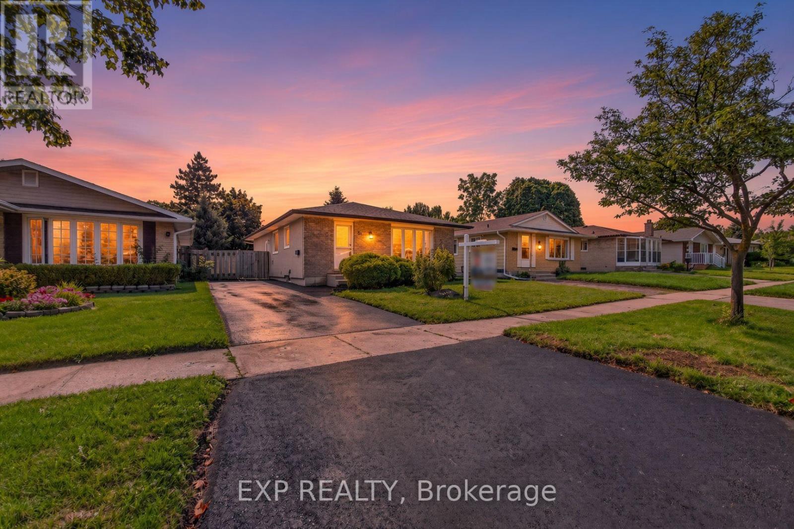 51 Appalachian Crescent, Kitchener, Ontario  N2E 1A3 - Photo 2 - X13679742