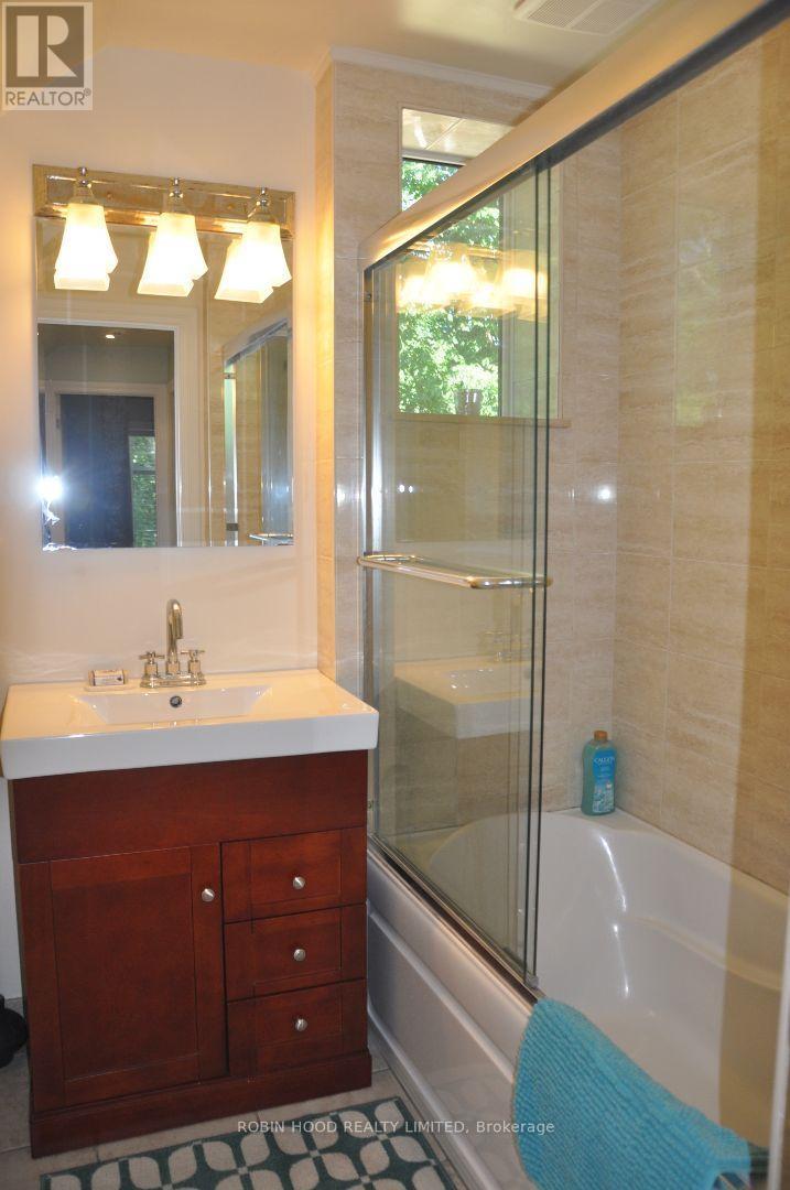 Main House - 178 Bellefair Avenue, Toronto, Ontario  M4L 3T9 - Photo 17 - X13679758