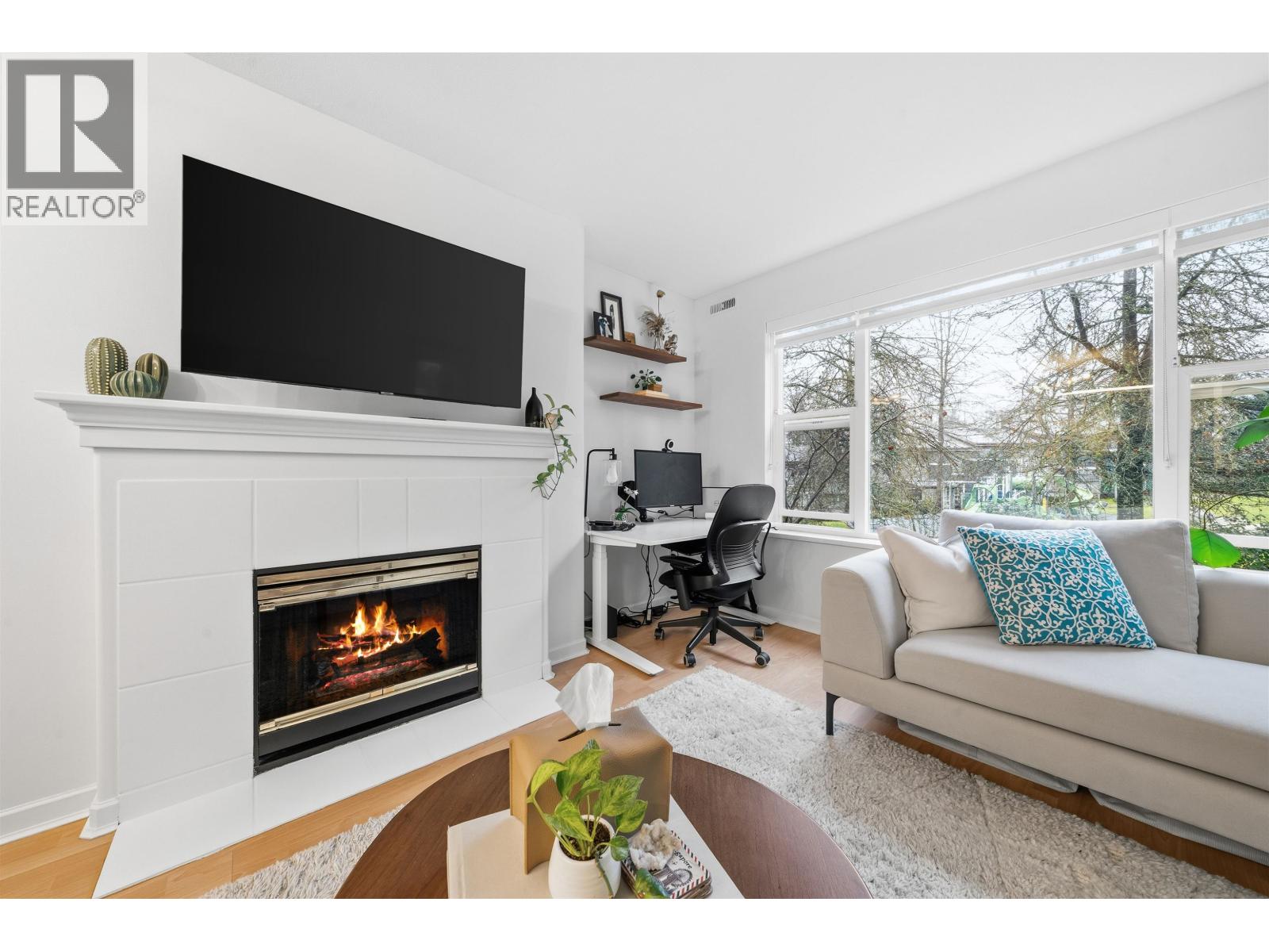 210 5281 Oakmount Crescent, Burnaby, British Columbia  V5H 4S7 - Photo 3 - R3137893