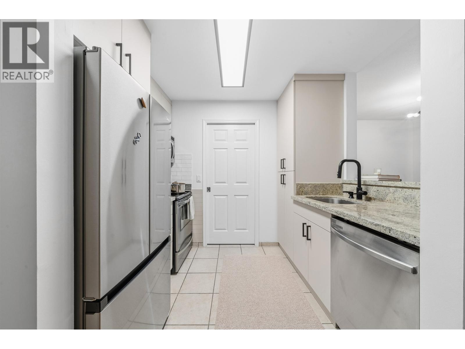 210 5281 Oakmount Crescent, Burnaby, British Columbia  V5H 4S7 - Photo 11 - R3137893
