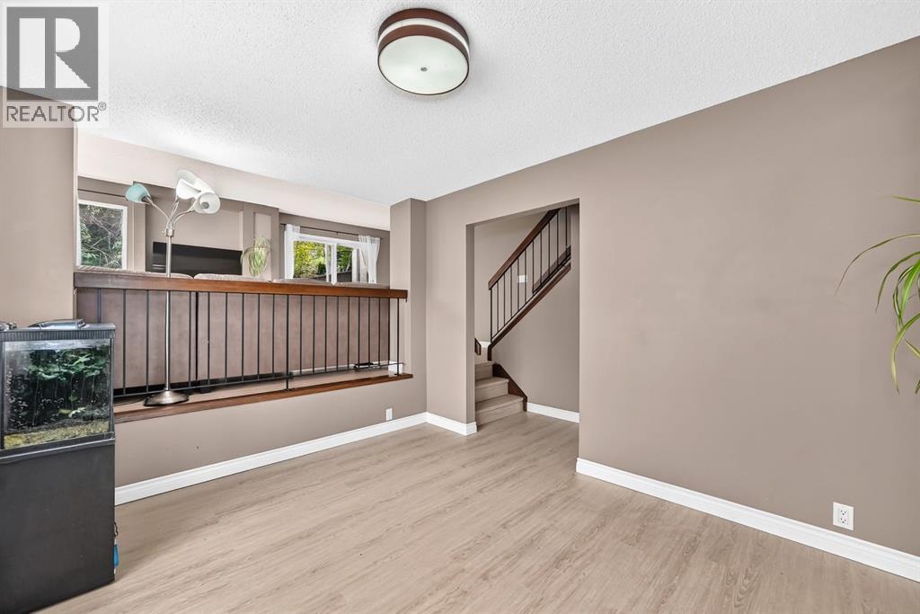 961 Ranchview Crescent Nw, Calgary, Alberta  T3G 1A4 - Photo 10 - A2331907