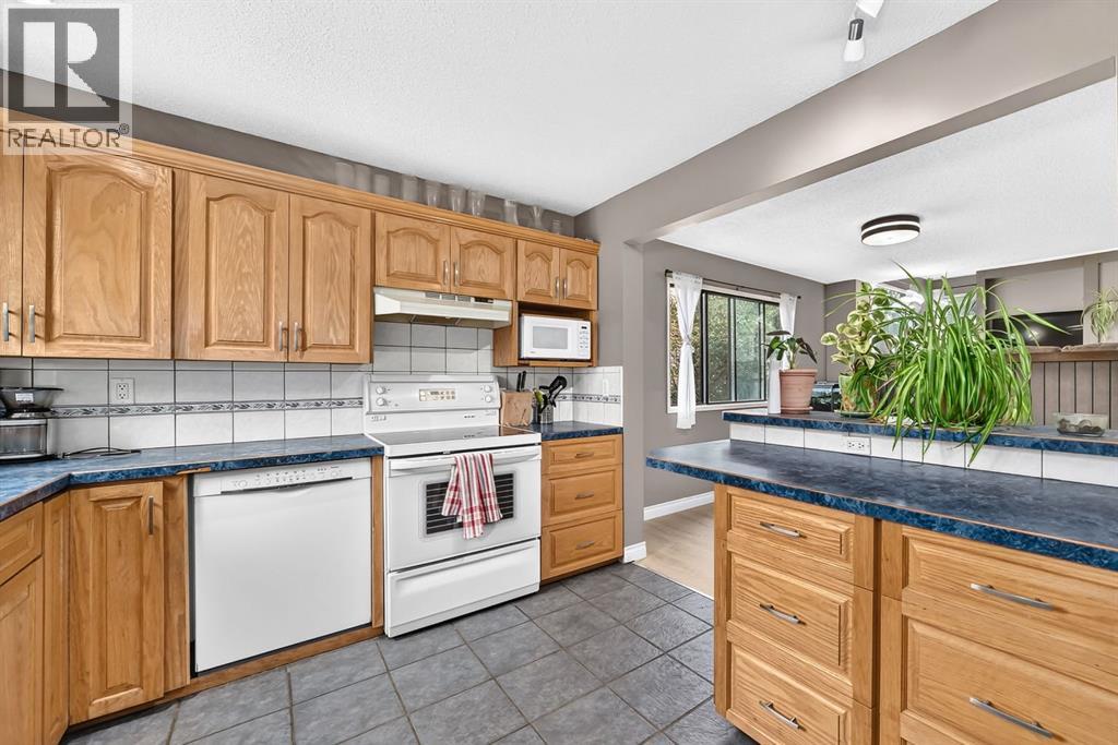 961 Ranchview Crescent Nw, Calgary, Alberta  T3G 1A4 - Photo 9 - A2331907