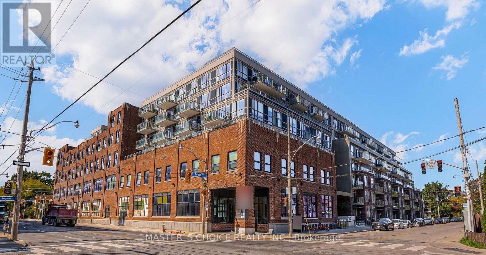 <div class="slider-price">$645,000</div><p>323 - 150 Logan Avenue, Toronto, Ontario</p>
