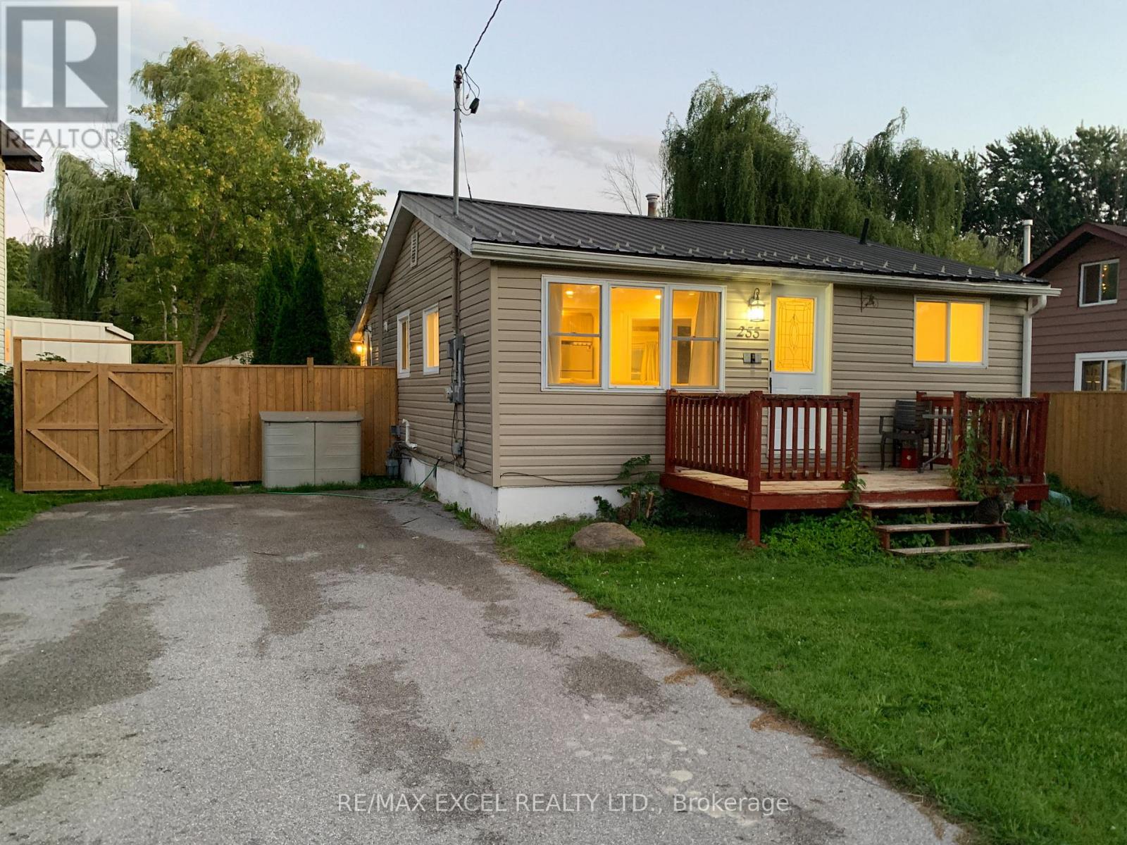 255 PARKWAY AVENUE, Georgina, Ontario