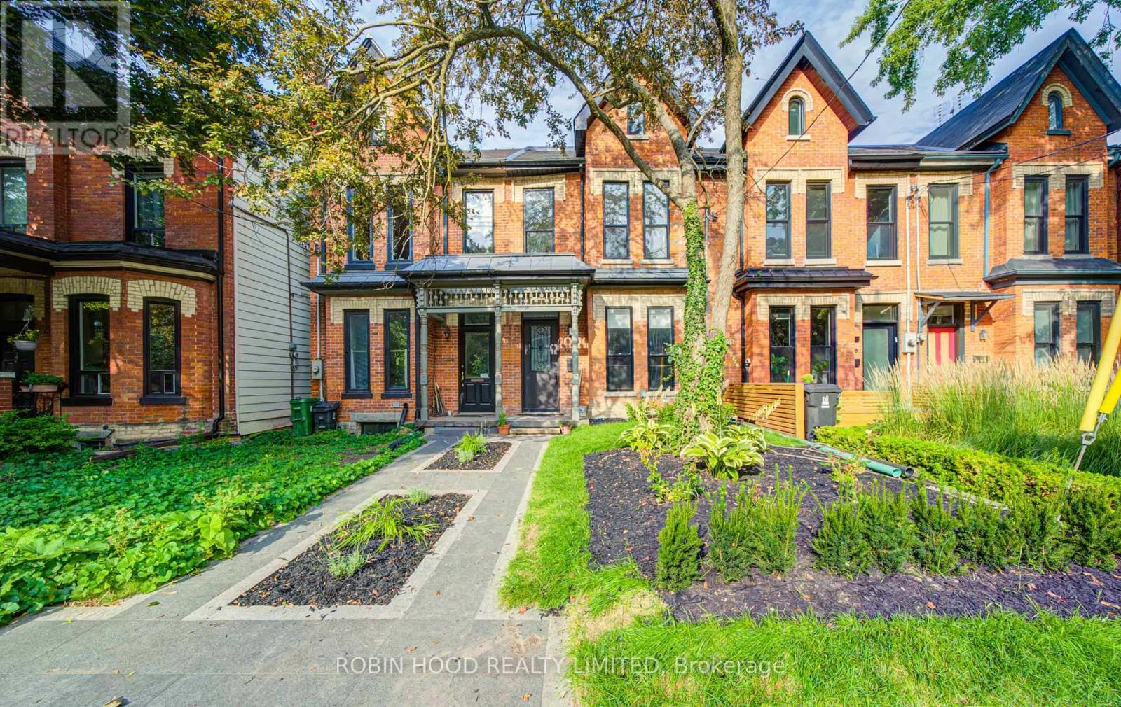 124 ROBERT STREET, Toronto, Ontario
