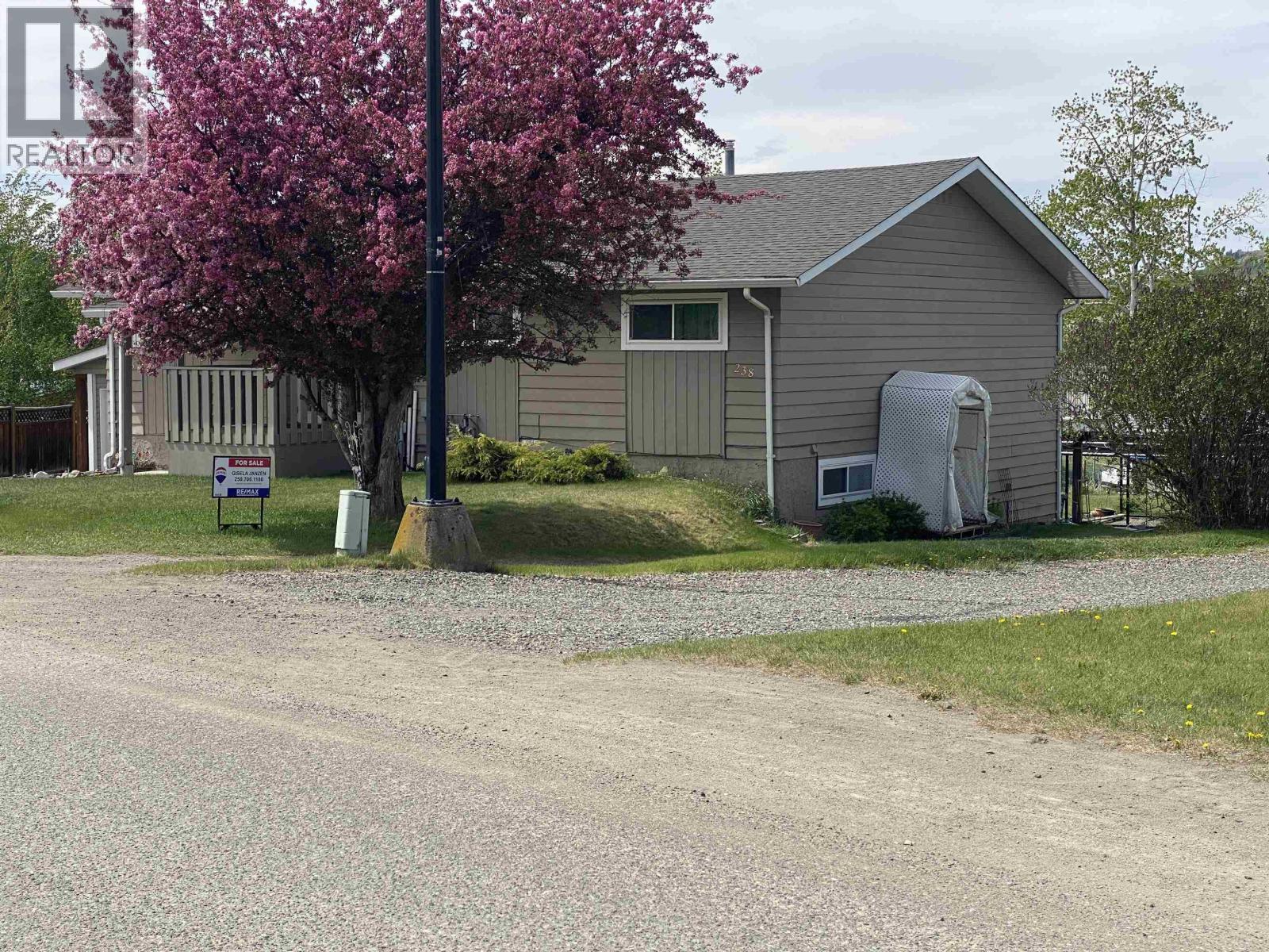 238 Elm Avenue, 100 Mile House, British Columbia  V0K 2E0 - Photo 3 - R3100324