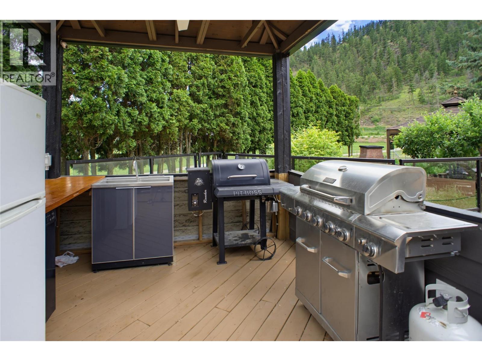 8576 Westsyde Road, Kamloops, British Columbia  V2B 8S3 - Photo 23 - 10391520