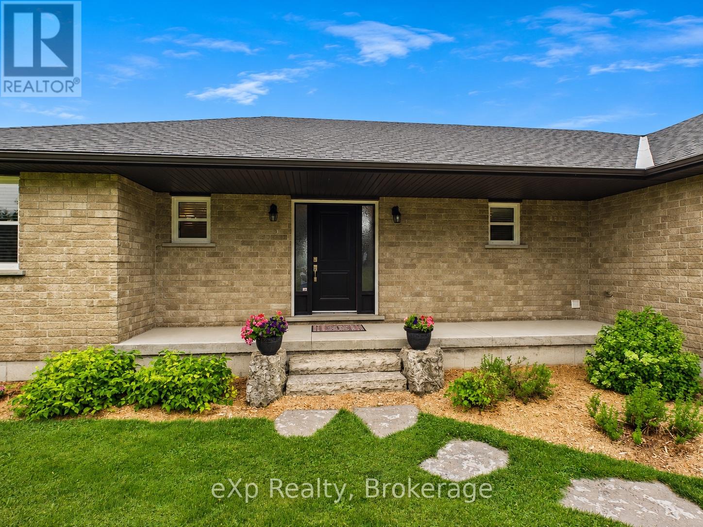 207 Edmund Street, West Grey, Ontario  N0G 1C0 - Photo 2 - X13585132
