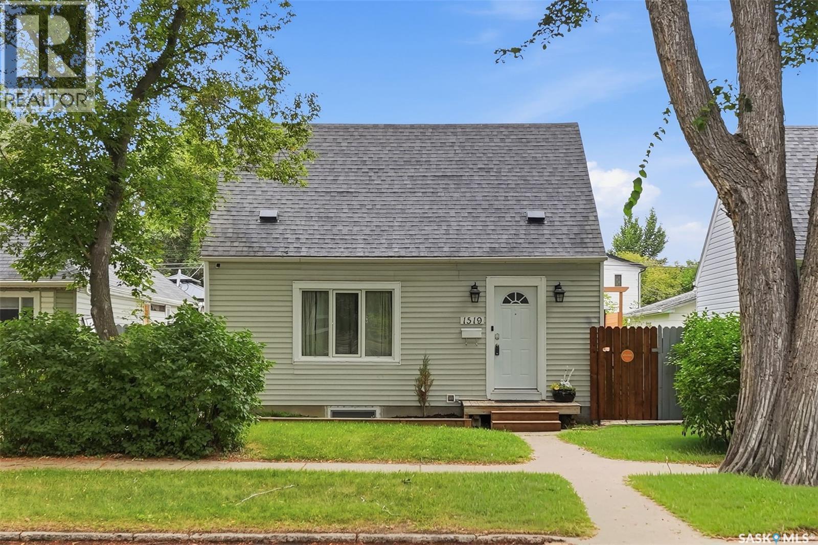1519 C Avenue N, Saskatoon, Saskatchewan  S7L 1L2 - Photo 1 - SK045721