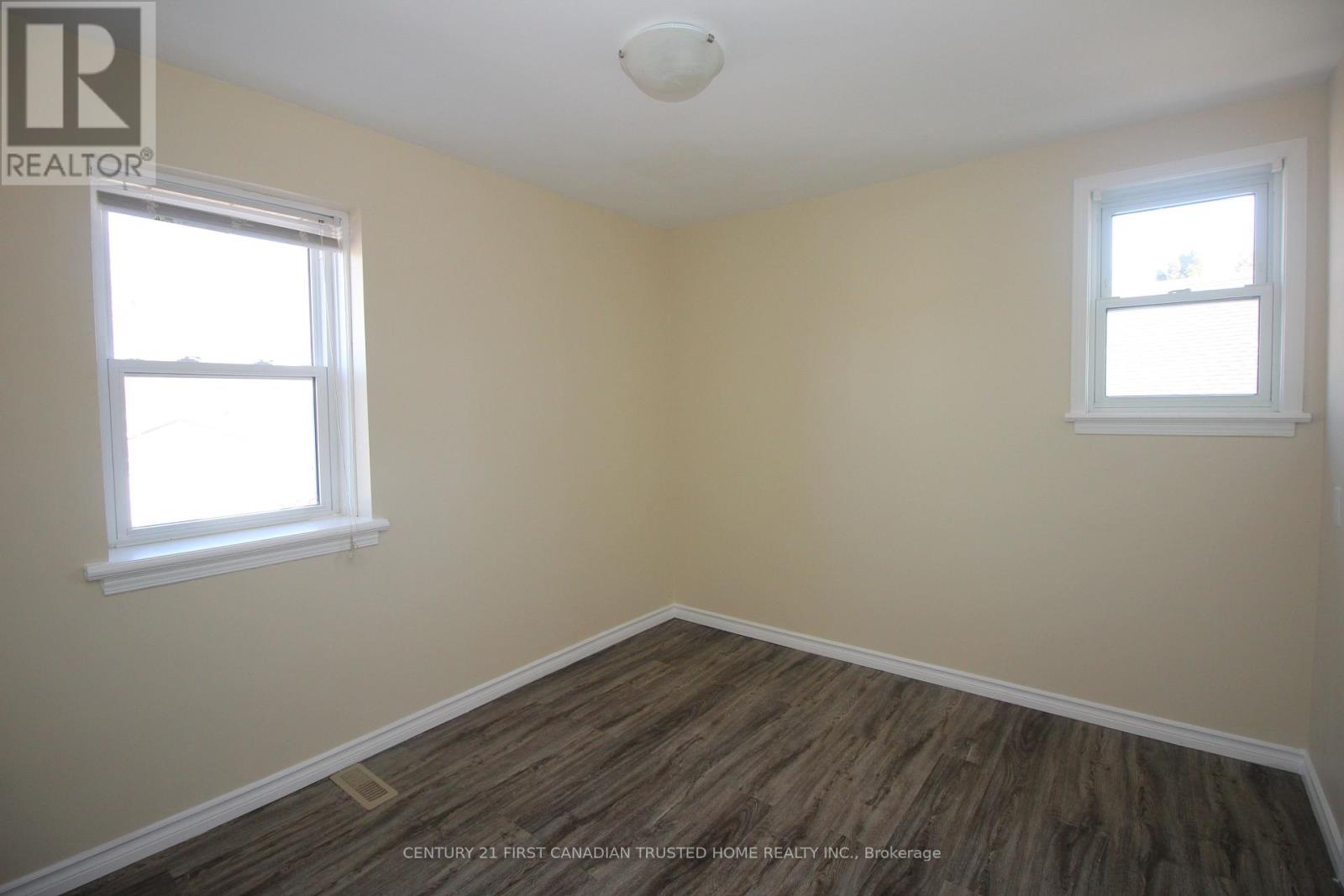 Upper - 12 Weston Street, London South, Ontario  N6C 1R1 - Photo 11 - X13679880