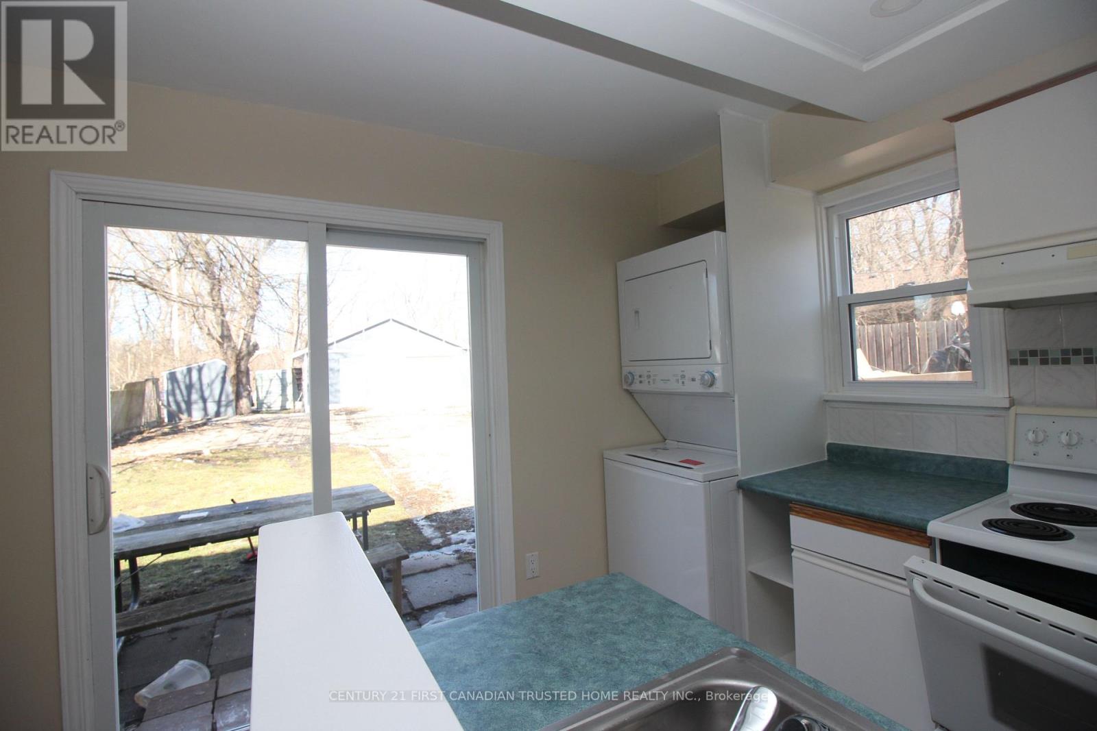 Upper - 12 Weston Street, London South, Ontario  N6C 1R1 - Photo 5 - X13679880