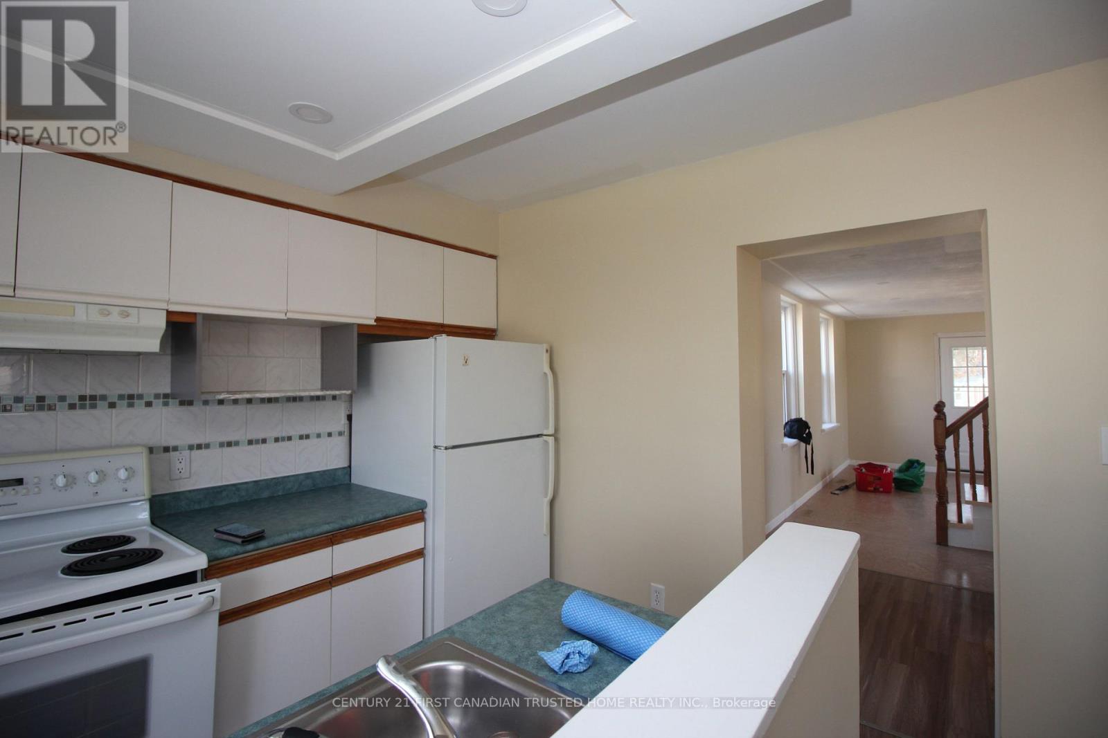 Upper - 12 Weston Street, London South, Ontario  N6C 1R1 - Photo 6 - X13679880
