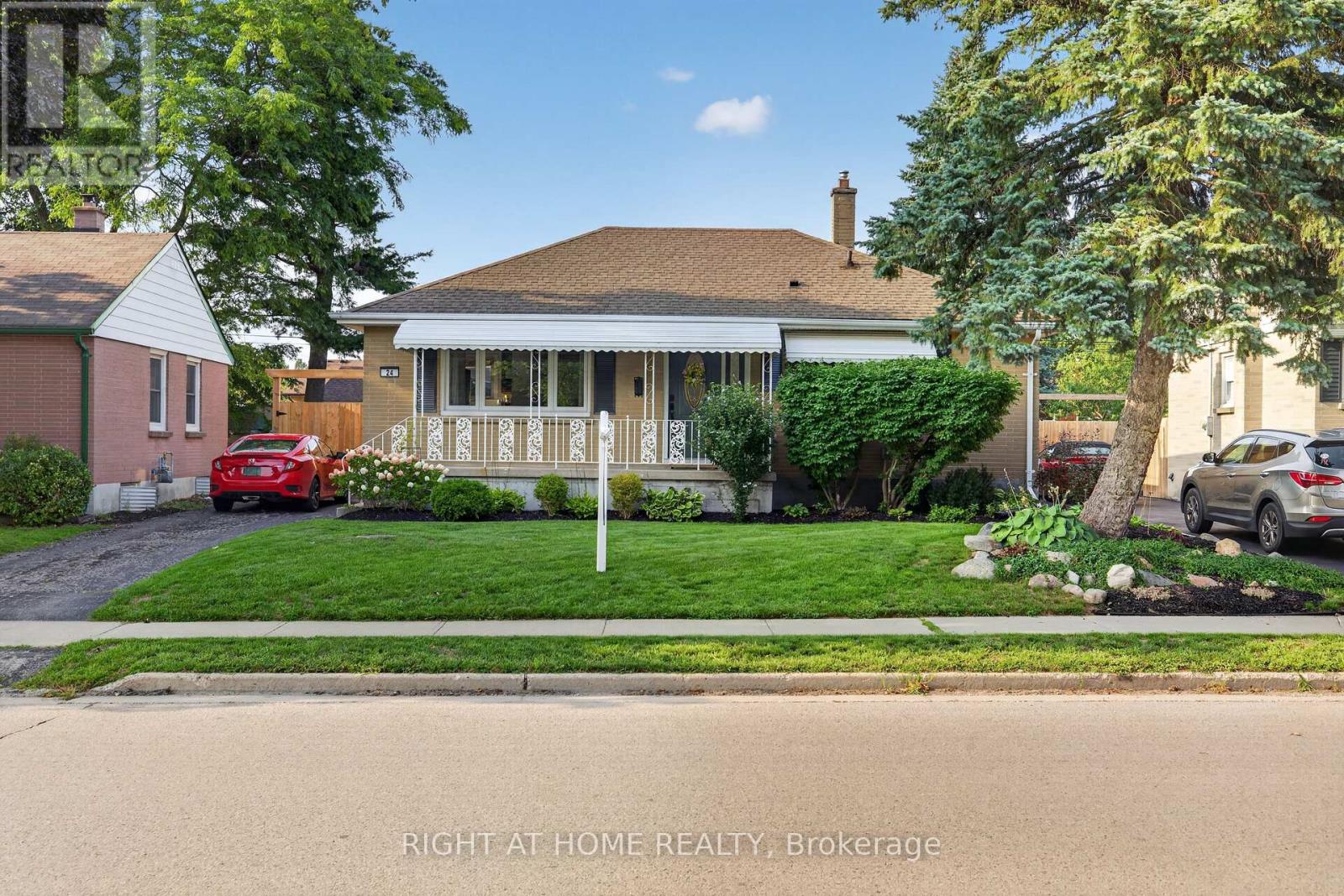 24 24 TWEEDSMUIR AVENUE, London East, Ontario