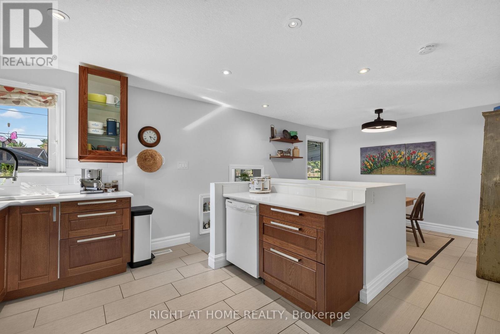 24 Tweedsmuir Avenue, London East, Ontario  N5W 1K5 - Photo 8 - X13679888