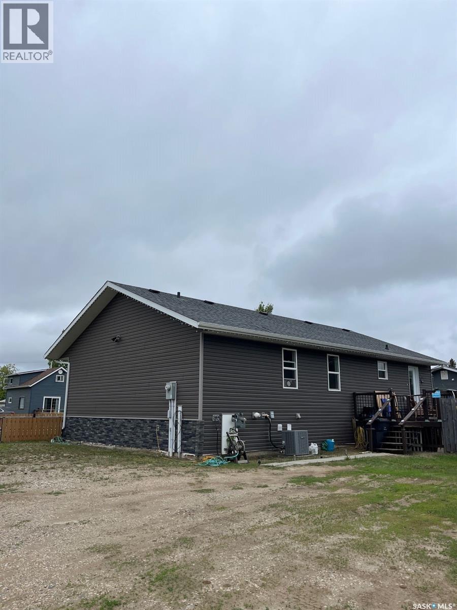 401 6th Avenue W, Nipawin, Saskatchewan  S0E 1E0 - Photo 3 - SK031012
