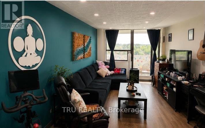 801 - 2019 Bank Street, Ottawa, Ontario K1V 0N1 - Photo 2 - X13679824